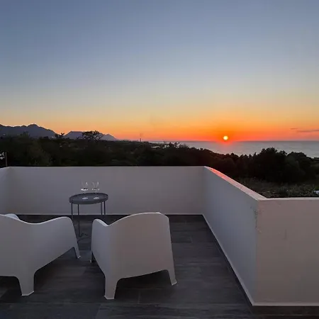 Villa A Luxurious Seafront With A Private Pool *